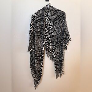 Black and White Patterned Women's Sweater